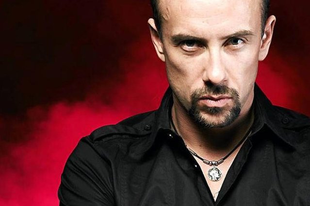 Adam Nergal Darski na swoim Facebooku głośno potępia rządy Prawa i Sprawiedliwości.