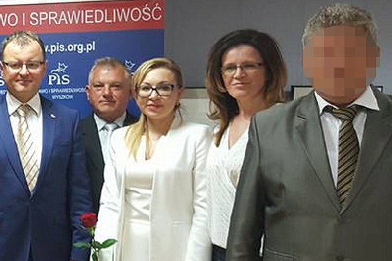 Tuba Wyszkowa opublikowała jedno ze zdjęć pornograficznych, jakie radny PiS z Wyszkowa wysyłał dzieciom. Radny Krzysztof S. tłumaczy, że był prowokowany, a jeśli już coś wysłał, to było to tylko jedno zdjęcie.
