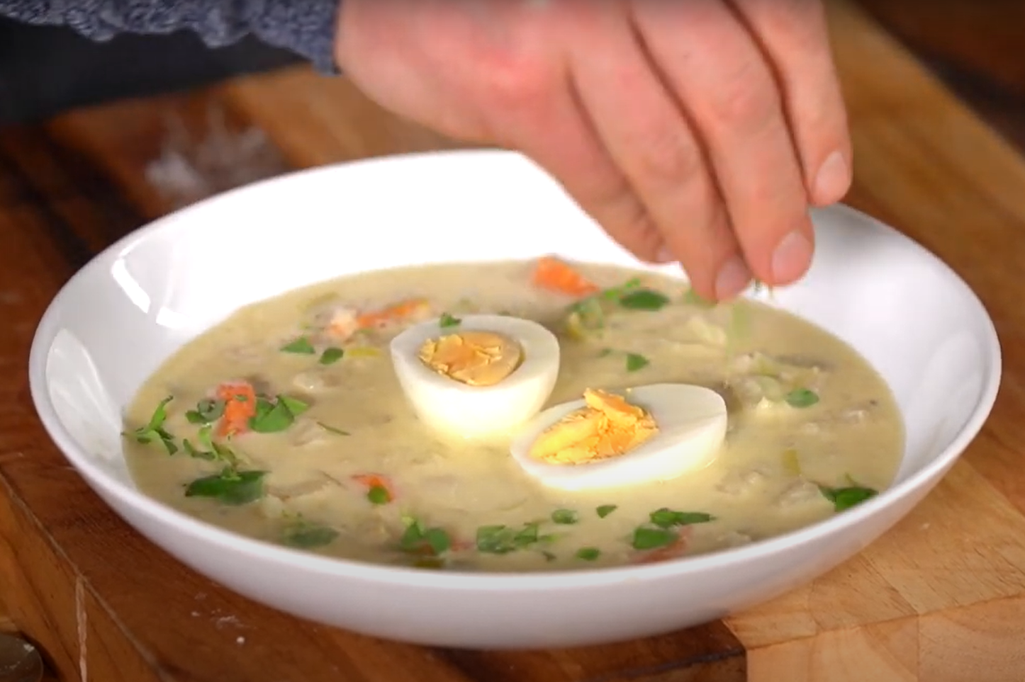 Zapytaliśmy AI o najlepszą polską zupę. Tym przepisem zaskoczysz swoich bliskich.