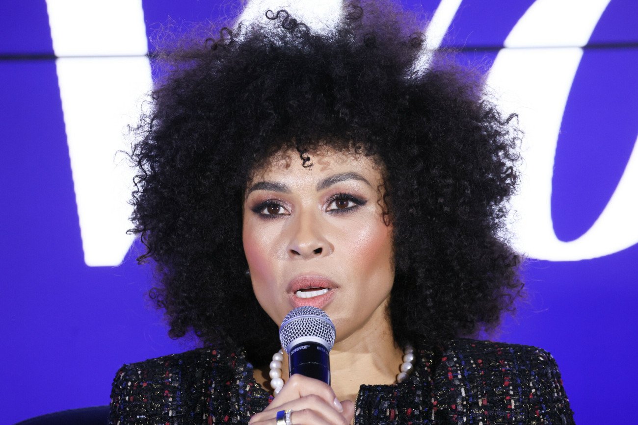 Omenaa Mensah pozywa autora "Dziewczyn z Dubaju 2".