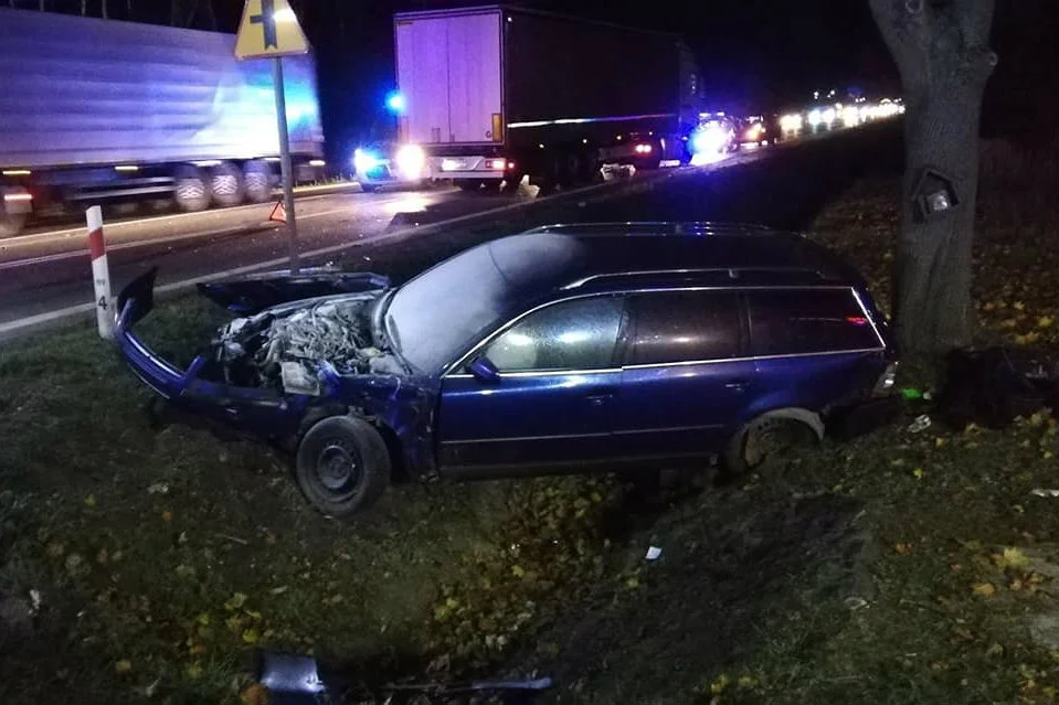 Policja przekazała swoją wersję w sprawie wypadku pod Taborem, po którym Robert Biedroń miał wyciągnąć dwuletniego chłopca i jego ojca z płonącego auta. Okazało się to nieprawdą.
