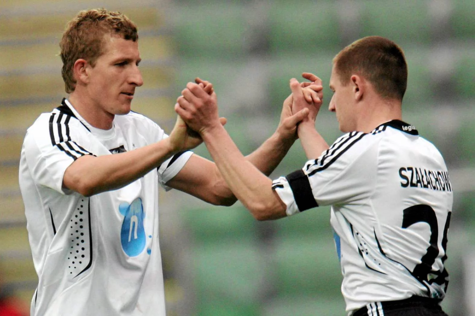 Bartłomiej Grzelak (po lewej) w Legii radził sobie różnie. Jak będzie w Cracovii?
