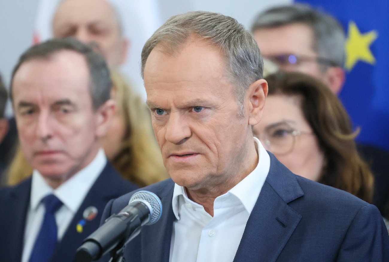 Tusk poświęcił Kaczyńskiemu specjalny wpis na walentynki. "Korupcja, inflacja, recesja".