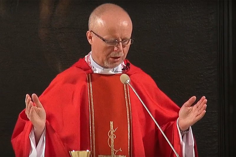 W Wielkanoc wierni zgromadzeni w Bazylice św. Krzyża w Warszawie od ks. prof. Waldemara Rakocego usłyszeli słowa, które zdawały się zamieniać mszę w wiec PiS.