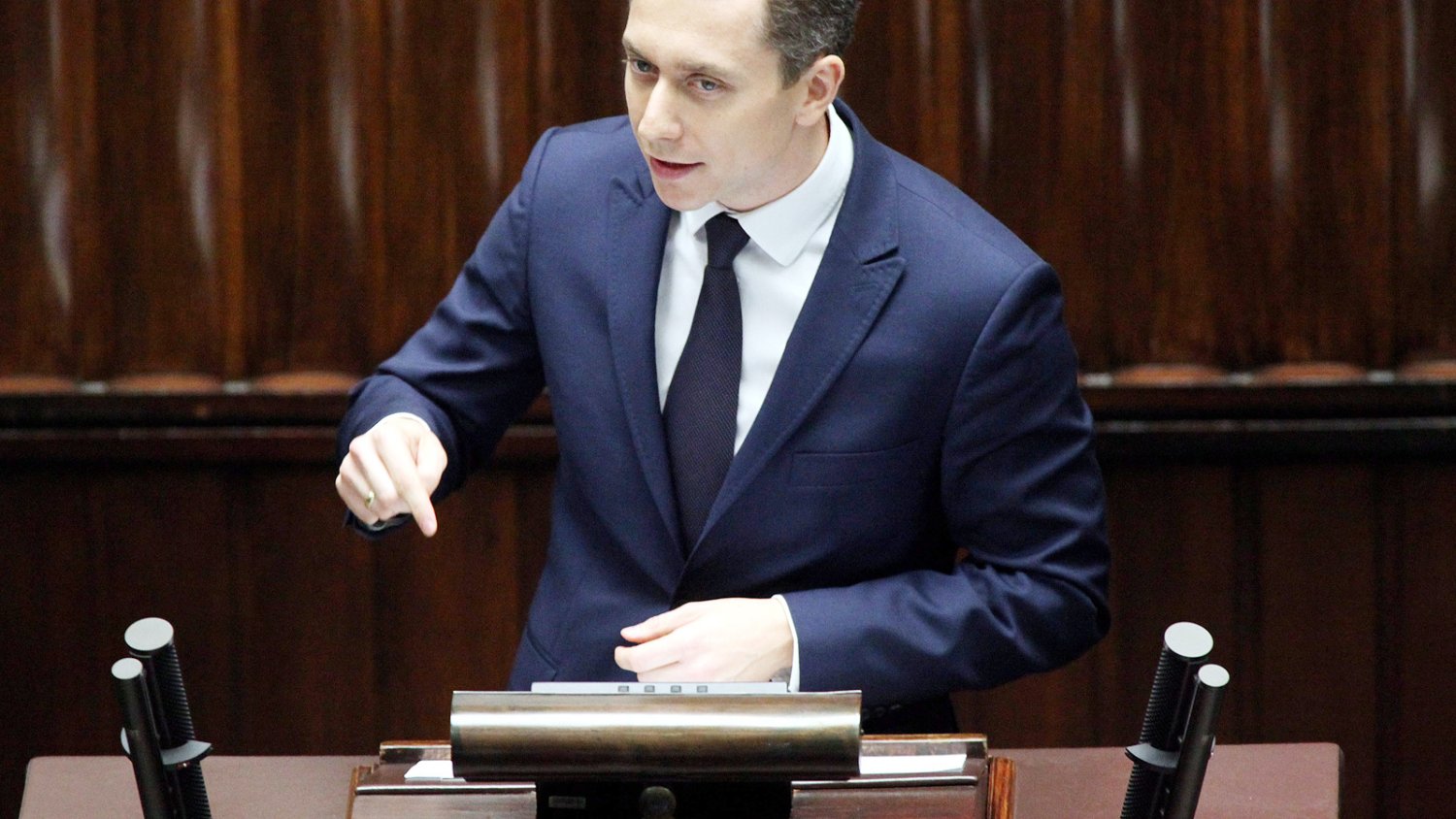 Poseł Cezary Tomczyk z Platformy Obywatelskiej w rozmowie z naTemat ostrzega, iż w przyszłości obecny marszałek Sejmu Marek Kuchciński może odpowiedzieć za wydarzenia na Sali Kolumnowej z 16 grudnia 2016 roku.