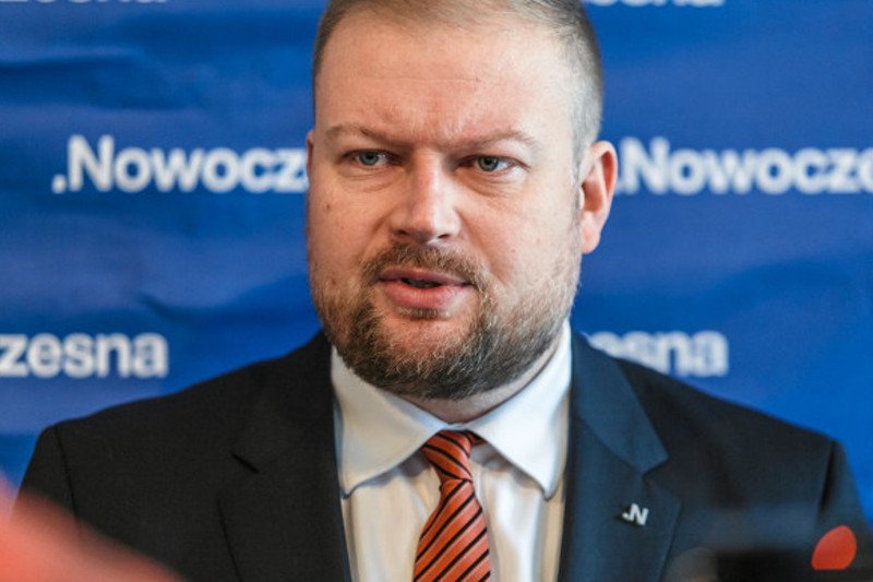 Podczas głosowania w Sejmie nad ustawą ws. sądów zabrakło 11 posłów KO. Nieobecny był m.in. Witold Zembaczyński.