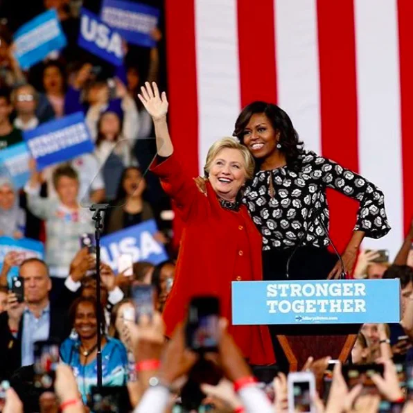 Michelle Obama bardzo wspierała w kampanii prezydenckiej byłą pierwszą damę, Hillary Clinton.