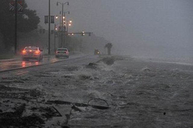 Sandy ochrzczono już mianem "huraganu stulecia"