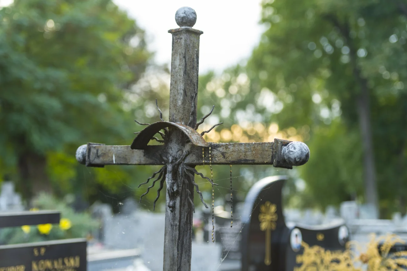 Cmentarz w Radomsku samowolą budowlaną. Nie ma gdzie grzebać zmarłych Cmentarz w Radomsku samowolą budowlaną. Nie ma gdzie grzebać zmarłych