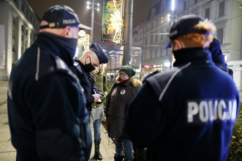 Doradca premiera Morawieckiego zaproponował godzinę policyjną dla niezaszczepionych. (zdjęcie ilustracyjne)