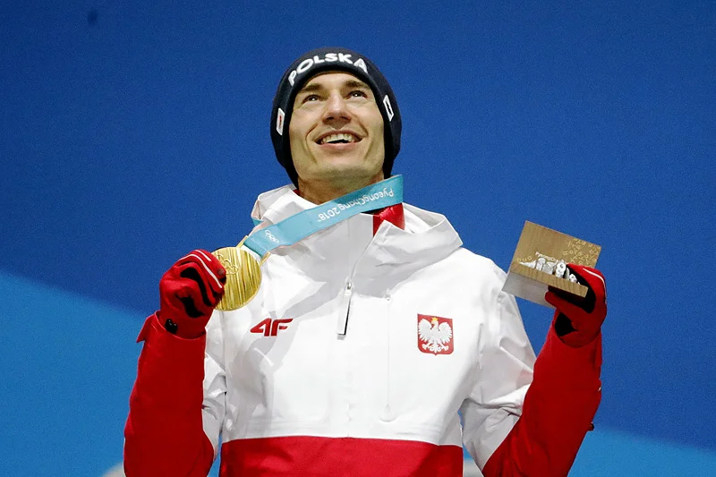 Tak Kamil Stoch cieszył się po odebraniu złotego medalu w Pjongczangu.