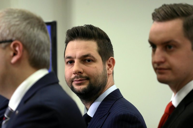 Wiceminister Patryk Jaki (w środku) i jego bliski współpracownik Sebastian Kaleta (po prawej). Patryk Jaki, To materiałów wyborczych Jakiego z 2018 roku dotyczy afera spotowa. Wiceminister Patryk Jaki (w środku) i jego bliski współpracownik Sebastian Kaleta (po prawej). Patryk Jaki, To materiałów wyborczych Jakiego z 2018 roku dotyczy afera spotowa.