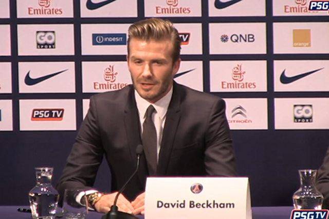 David Beckham podczas konferencji prasowej w Paryżu.