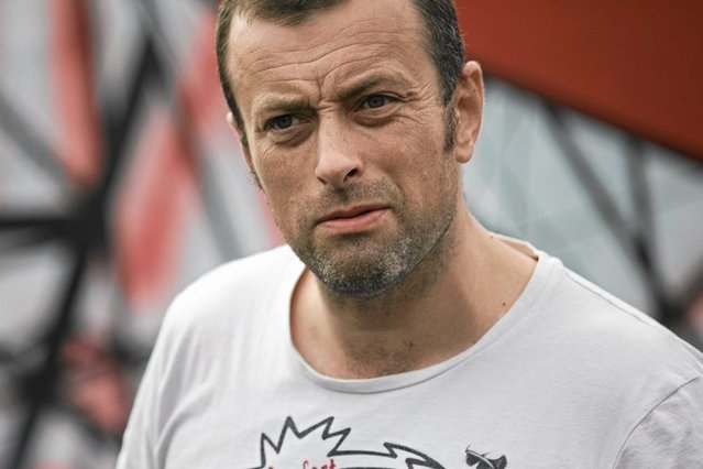 Tymon Tymański to kontrowersyjny artysta. Wiele osób zszokował też jego związek z 15-letnią Sarą, córką swojego kolegi.