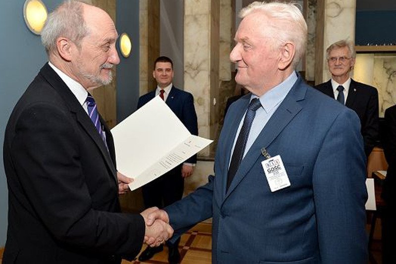 Kolejny członek podkomisji smoleńskiej zrezygnował z zasiadanie w niej.