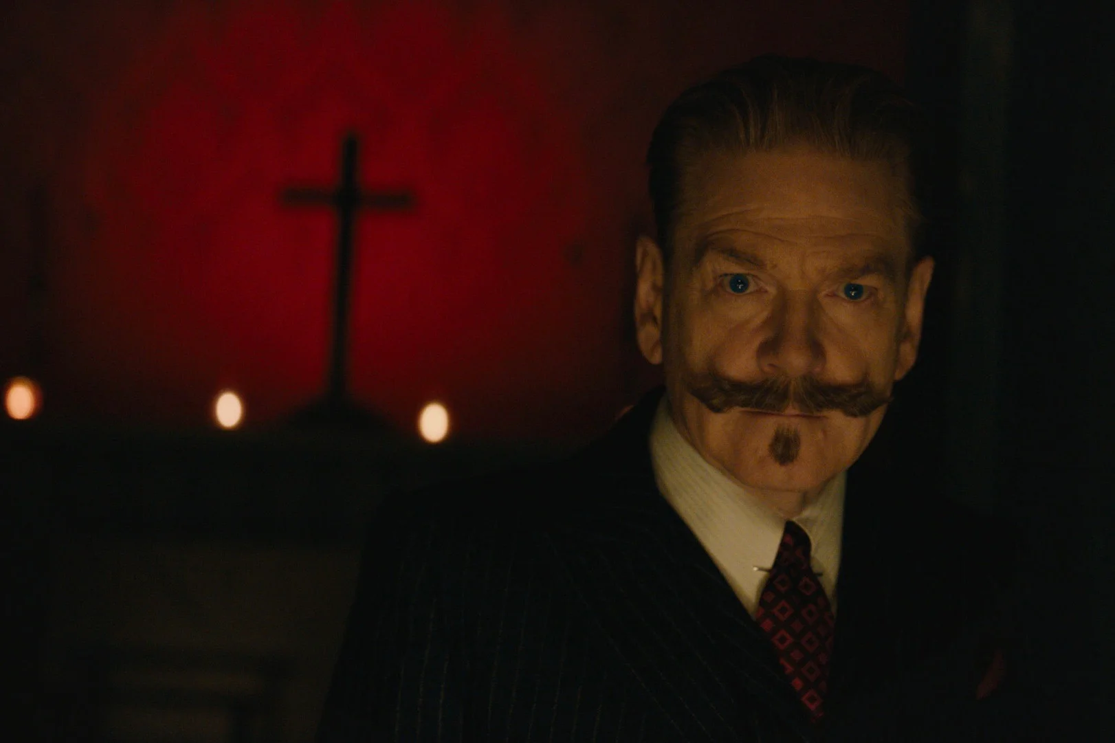 Kadr z filmu "Duchy w Wenecji". Na zdjęciu Kenneth Branagh.
