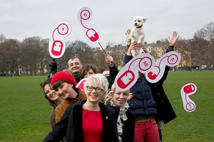Czy działaczom z Bloody Foreigners uda się zwiększyć liczbę dawców krwi na Wyspach?