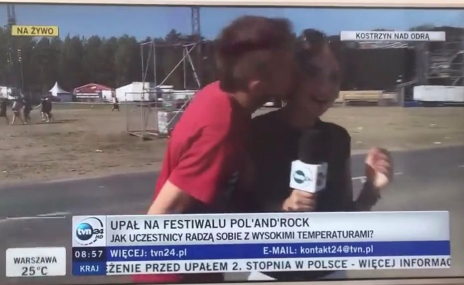 Podczas festiwalu Pol'and'Rock jeden z uczestników pocałował reporterkę TVN24.