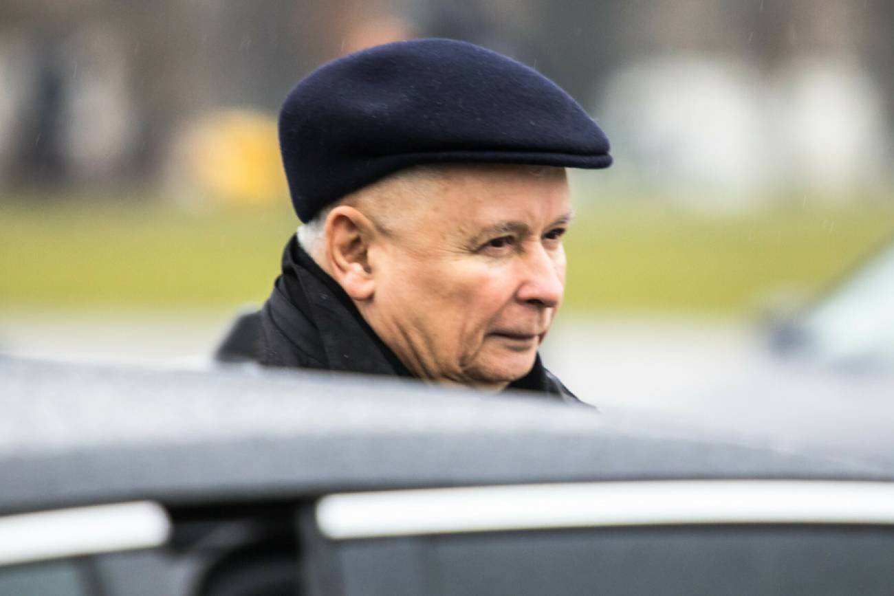 Kierowca Jarosława Kaczyńskiego łamał wszelkie przepisy. Rajd po Warszawie