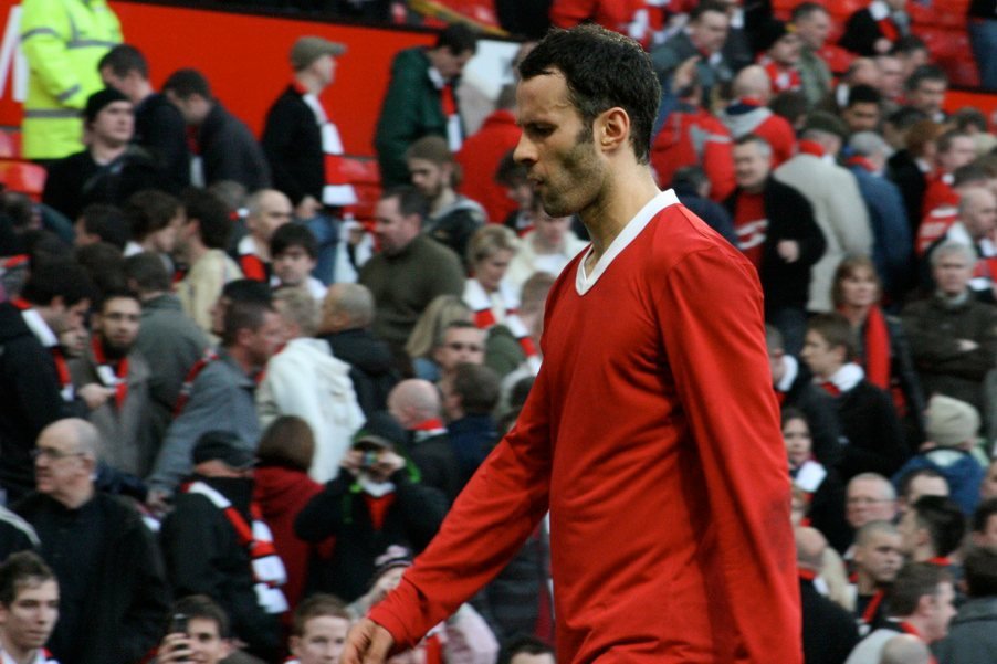 Ryan Giggs u schyłku swojej kariery ma szanse na pierwszy sukces w reprezentacyji