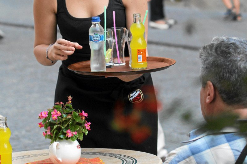 Kelner nasz pan. Niemili, bezczelni i pouczają klientów. Na jak wiele może pozwolić sobie obsługa lokalu?