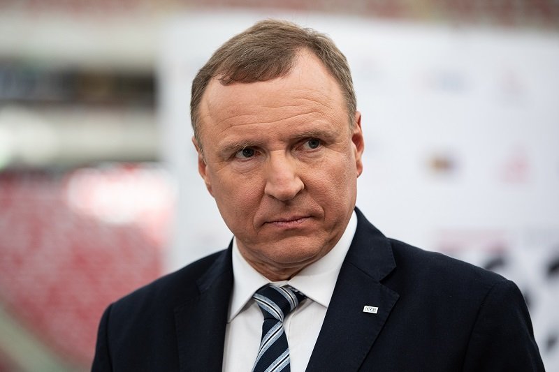 KE uzupełniła materiał TVP. To może nie spodobać się Jackowi Kurskiemu.