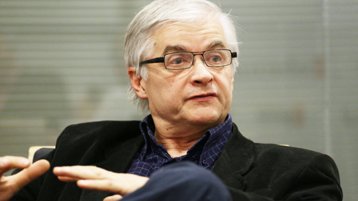 Włodzimierz Cimoszewicz na łamach najnowszego "Newsweeka" ostrzega, że PiS może doprowadzić do wyjścia Polski z UE.