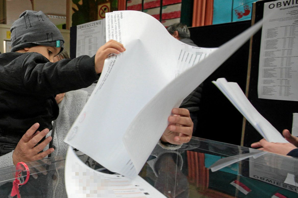 W Dalikowie doszło do zaskakującej sytuacji. Dotychczasowy wójt przegrał ze swoim rywalem o jeden głos. Rządził gminą przez 20 lat.