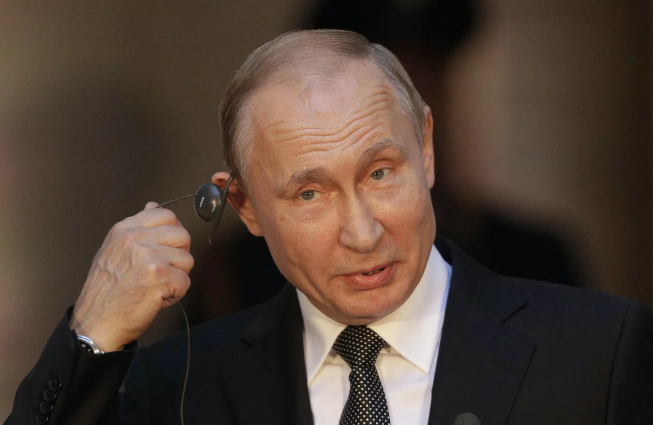Władimir Putin naśmiewa się z sankcji Zachodu.