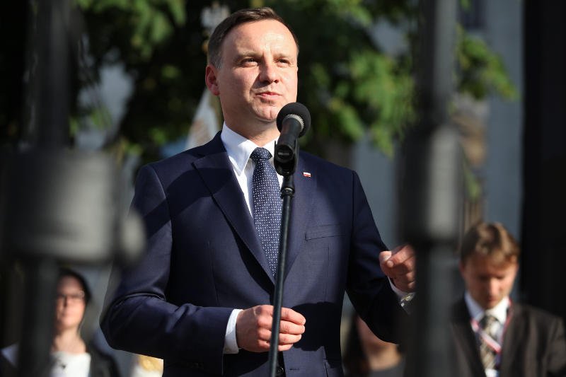 Andrzej Duda chce odbudować zaufanie do polityków.
