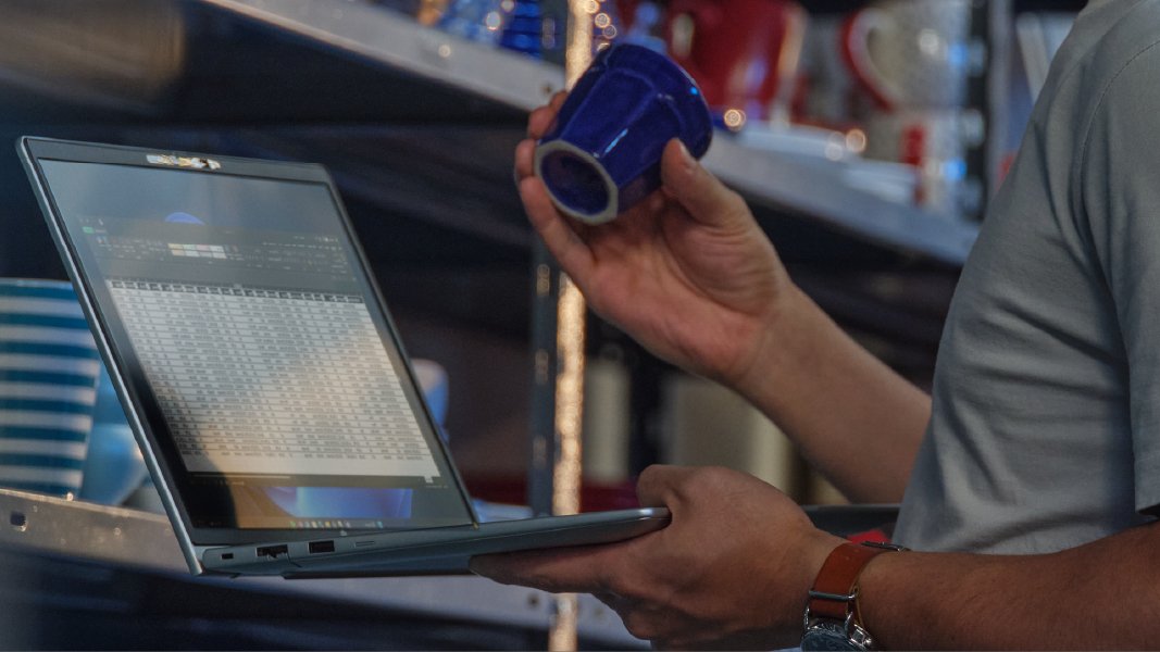 Dobry laptop to bezpieczny biznes. Mobilne biuro nie powinno mieć kompromisów