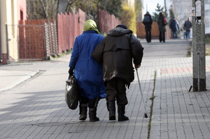 Czy OFE faktycznie "zdzierają" z emerytów? Poniekąd - dlatego, że rząd im na to pozwala