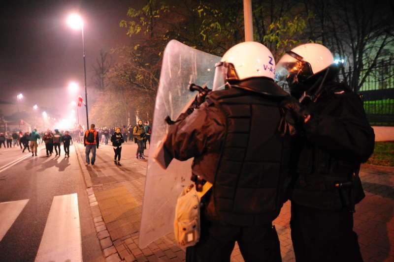 Kto zawinił w Dzień Niepodległości? Na pewno nie szeregowi policjanci, a raczej cały system zabezpieczenia