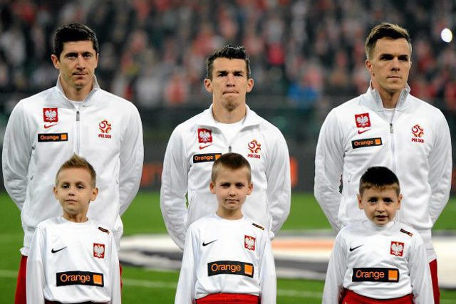 Robert Lewandowski, Waldemar Sobota i Rafał Kosznik przed meczem Polska–Słowacja