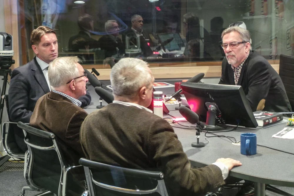 Tomasz Lis, Jacek Żakowski, Wiesław Władyka, Tomasz Wołek w studiu radia TOK FM