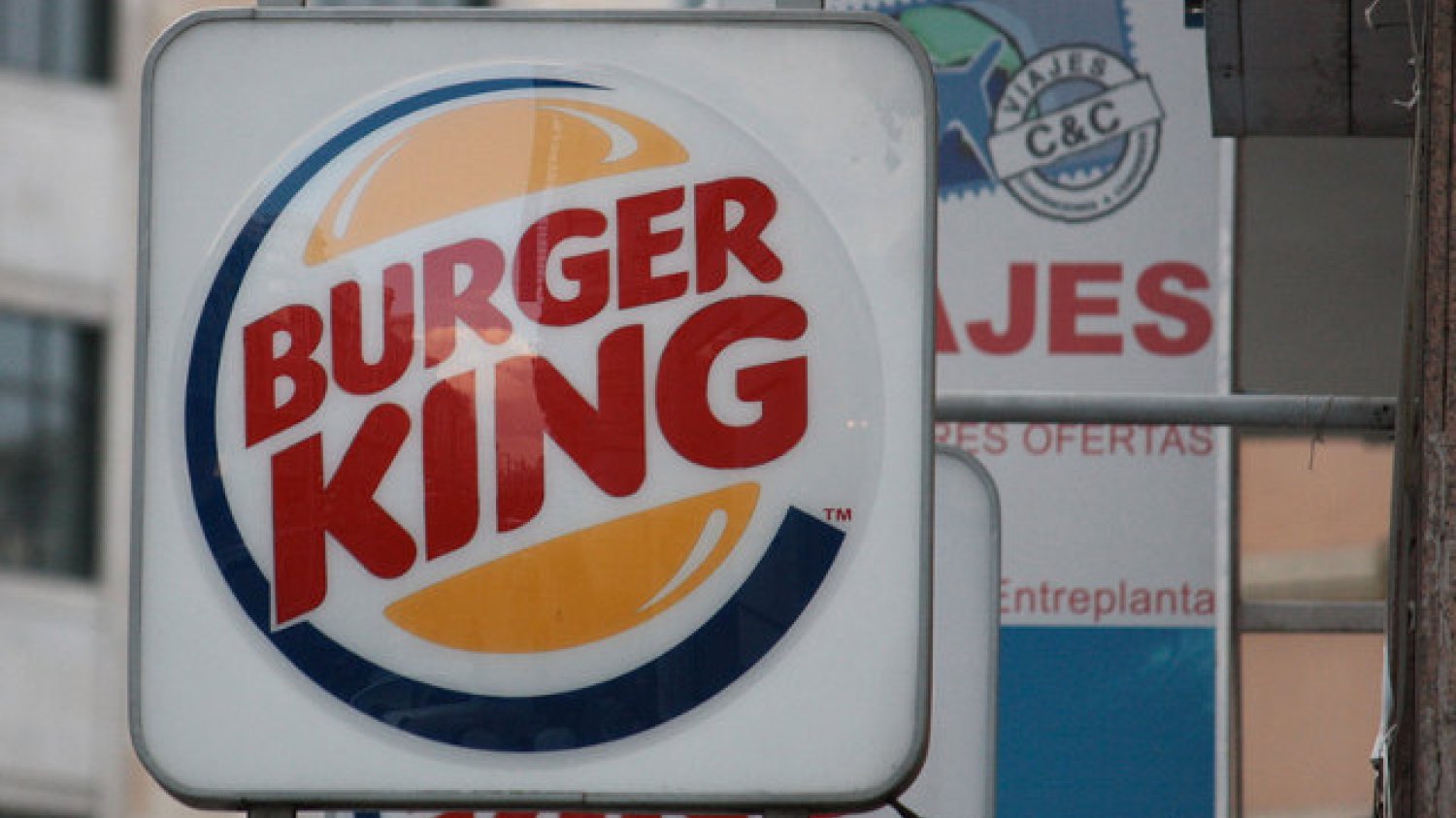 Burger King zachęca swoich klientów do odwiedzania barów McDonald's