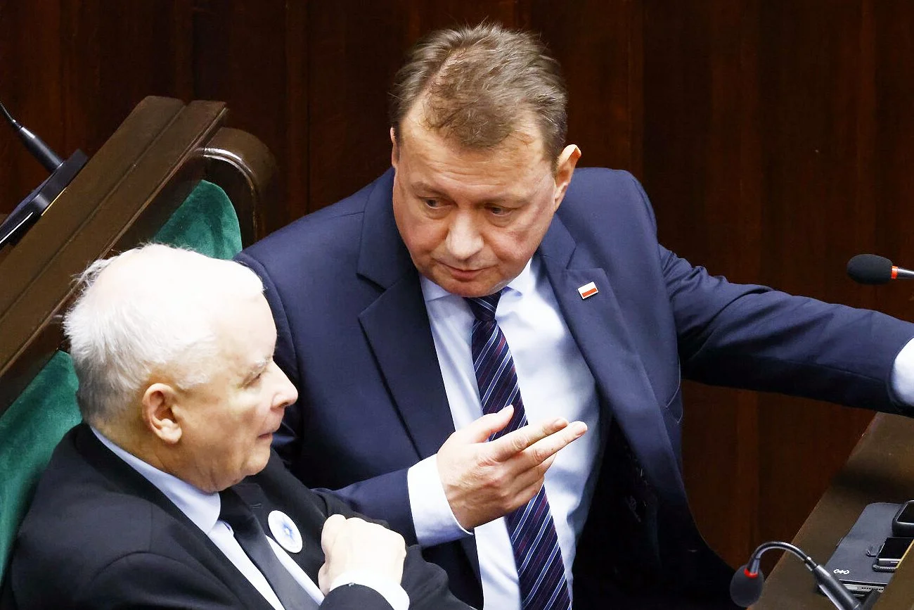 Sejm zdecydował ws. immunitetu przewodniczącego klubu parlamentarnego PiS Marusza Błaszczaka. Mariusz Błaszczak i prezes PiS Jarosław Kaczyński w Sejmie