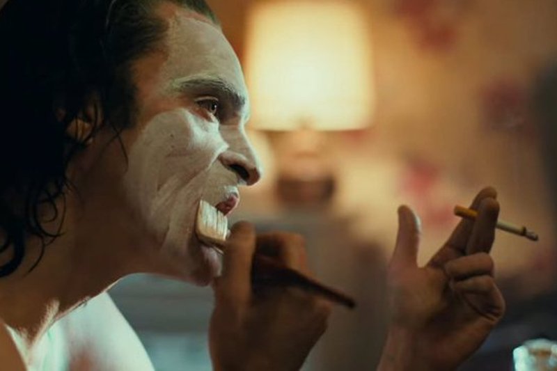 Po niezwykle ciepłym przyjęciu na festiwalu w Wenecji widzowie ostrzą sobie zęby na nowego "Jokera".