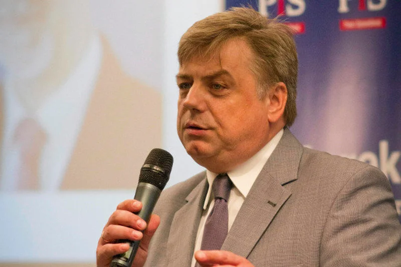Bydgoski europoseł PiS Kosma Złotowski na początku przyszłego roku powinien otrzymać odpowiedź z KE w sprawie różnic cenowych między sklepami sieci Lidl w Polsce i w Niemczech.