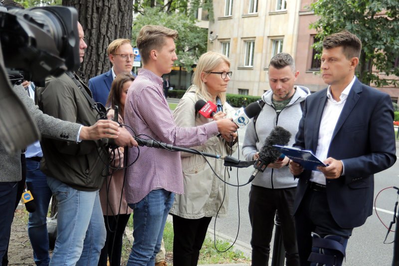 Co konferencja – to wpadka. Ryszard Petru kolejny raz pokazał, że nie bardzo wie, co mówi. Tym razem okazało się, że nie zna samorządowej ordynacji wyborczej.
