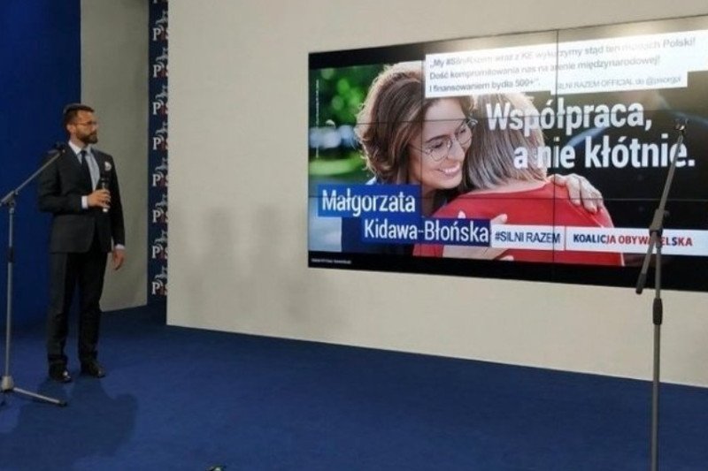 PiS atakuje KO za #SilniRazem, który wykorzystała w kampanii wyborczej.