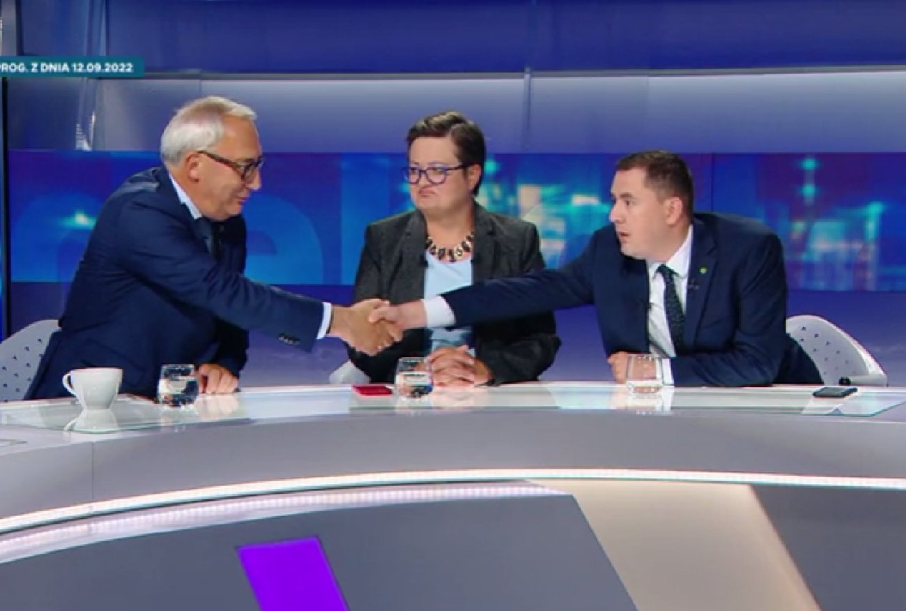 Poseł PiS na wizji wyjął bańki mleka. "Jestem człowiekiem honorowym".