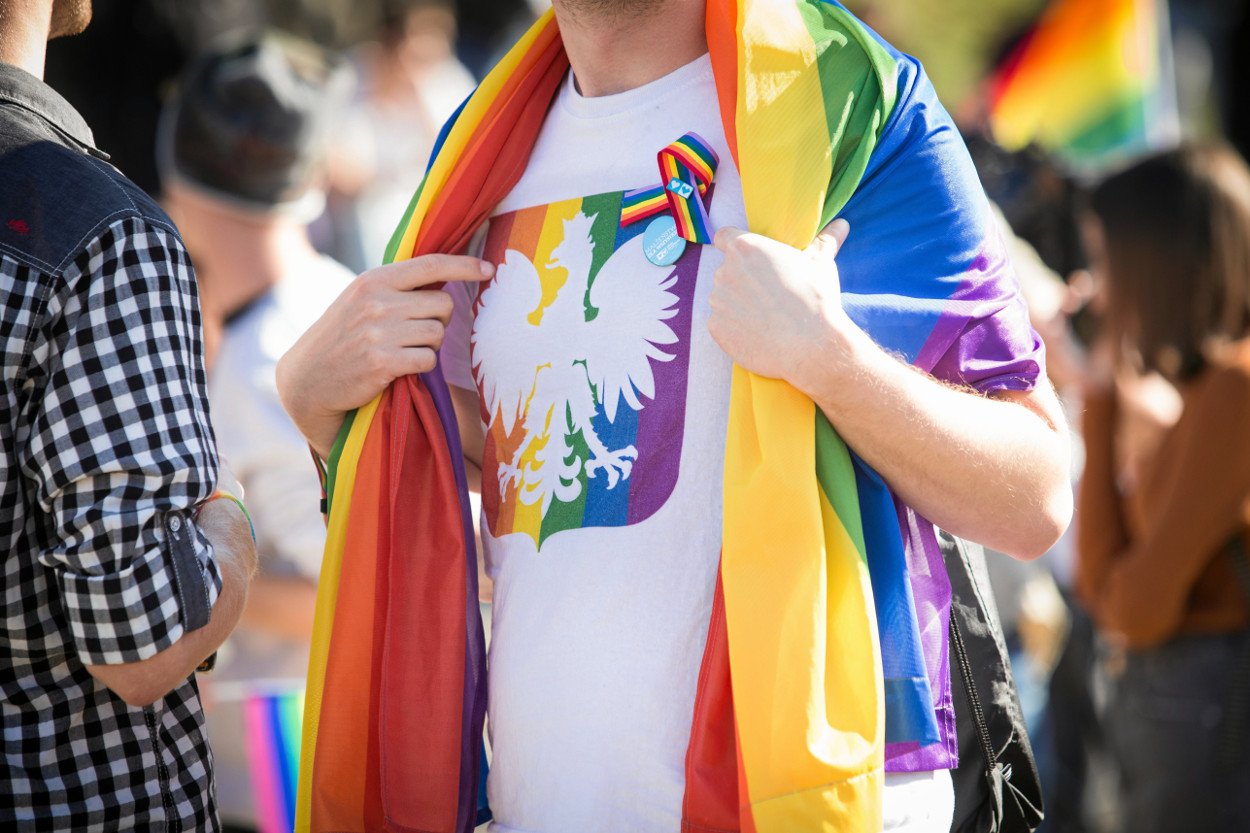 PiS bardzo łatwo wpadł w pułapkę "lewackich parytetów" i deklaracji LGBT+.