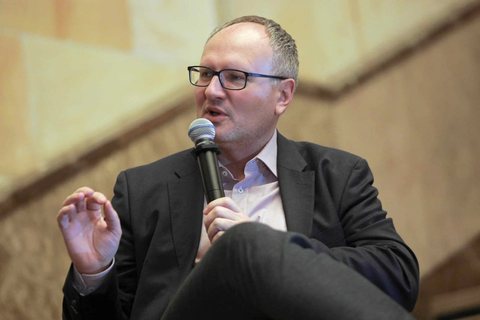 Paweł Lisicki nie prowadzi "Salonu politycznego Trójki". Z nieoficjalnych informacji wynika, że dostał zakaz przebywania w budynku Radia.