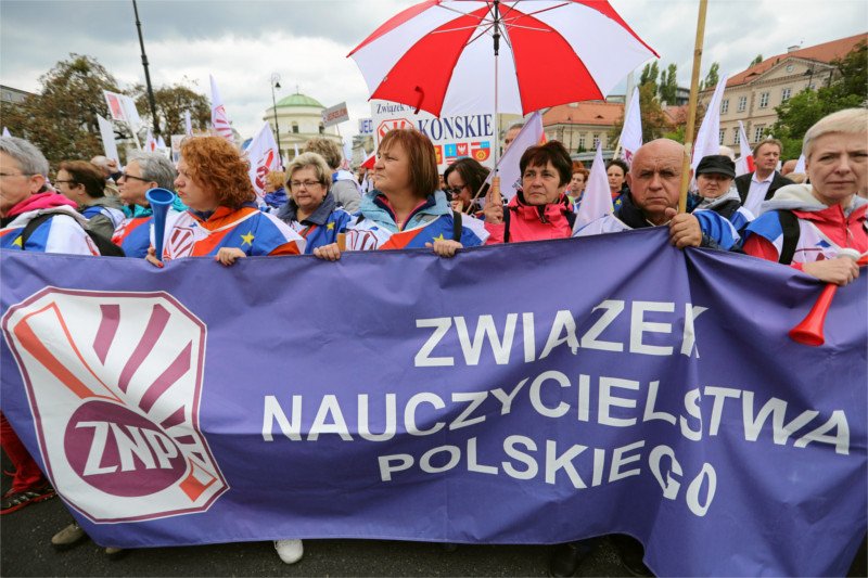 Nauczyciele niedawno protestowali przeciwko reformie i nikt ich nie słuchał. Może "belferska grypa" pomoże.