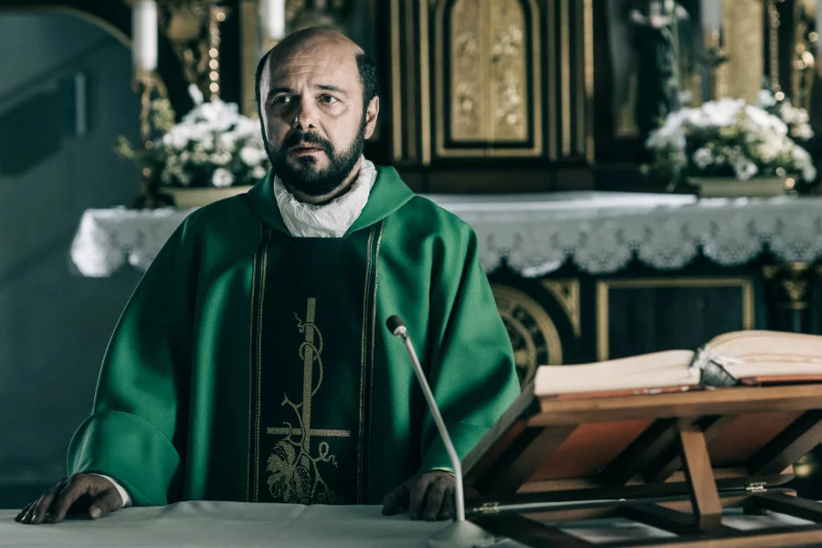 Arkadiusz Jakubik zdobywa się w finałowej scenie na dramatyczny gest.