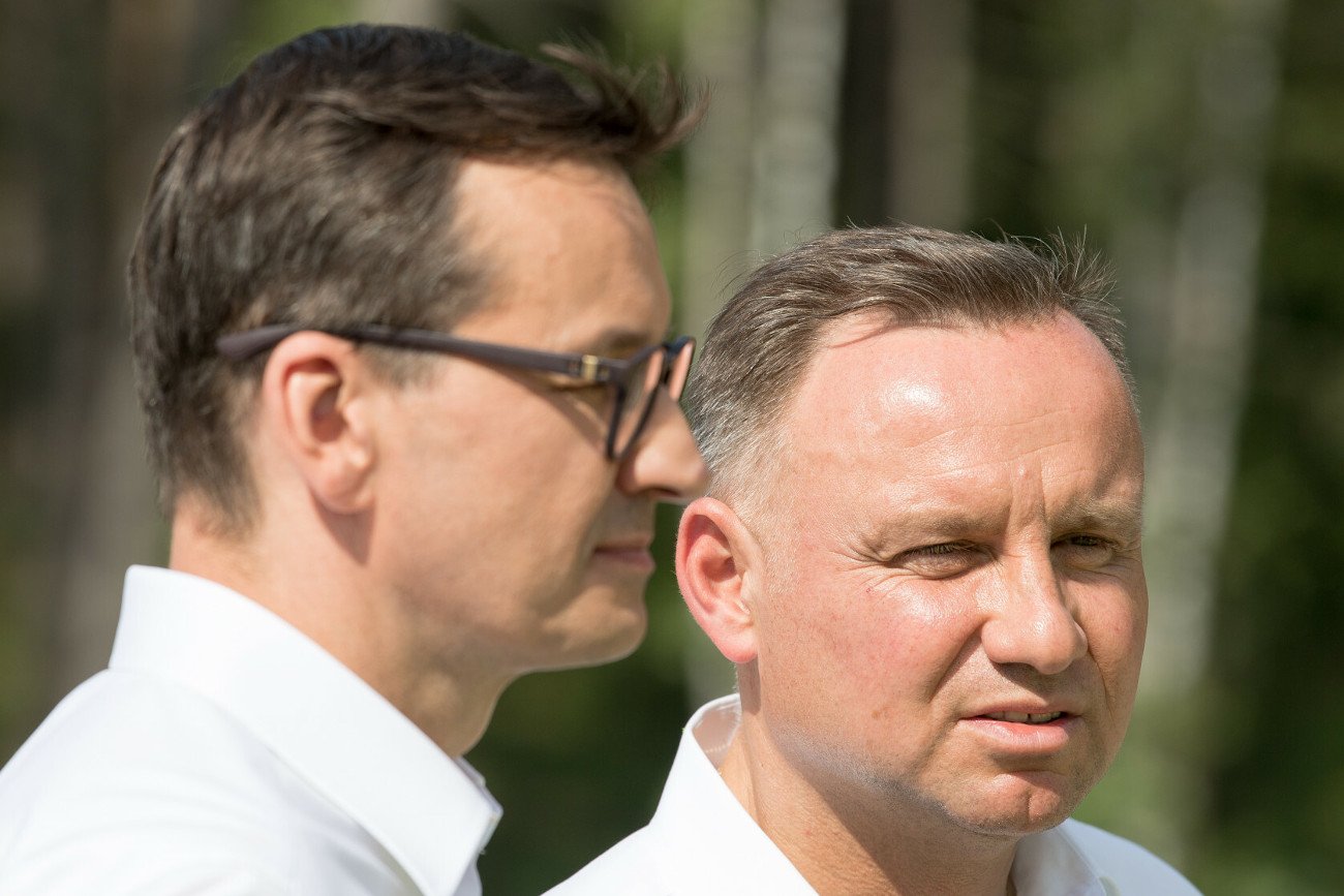 Z sondażu Kantar wynika, że ponad 50 proc. Polaków negatywnie ocenia pracę premiera Mateusza Morawieckiego i prezydenta Andrzeja Dudy.