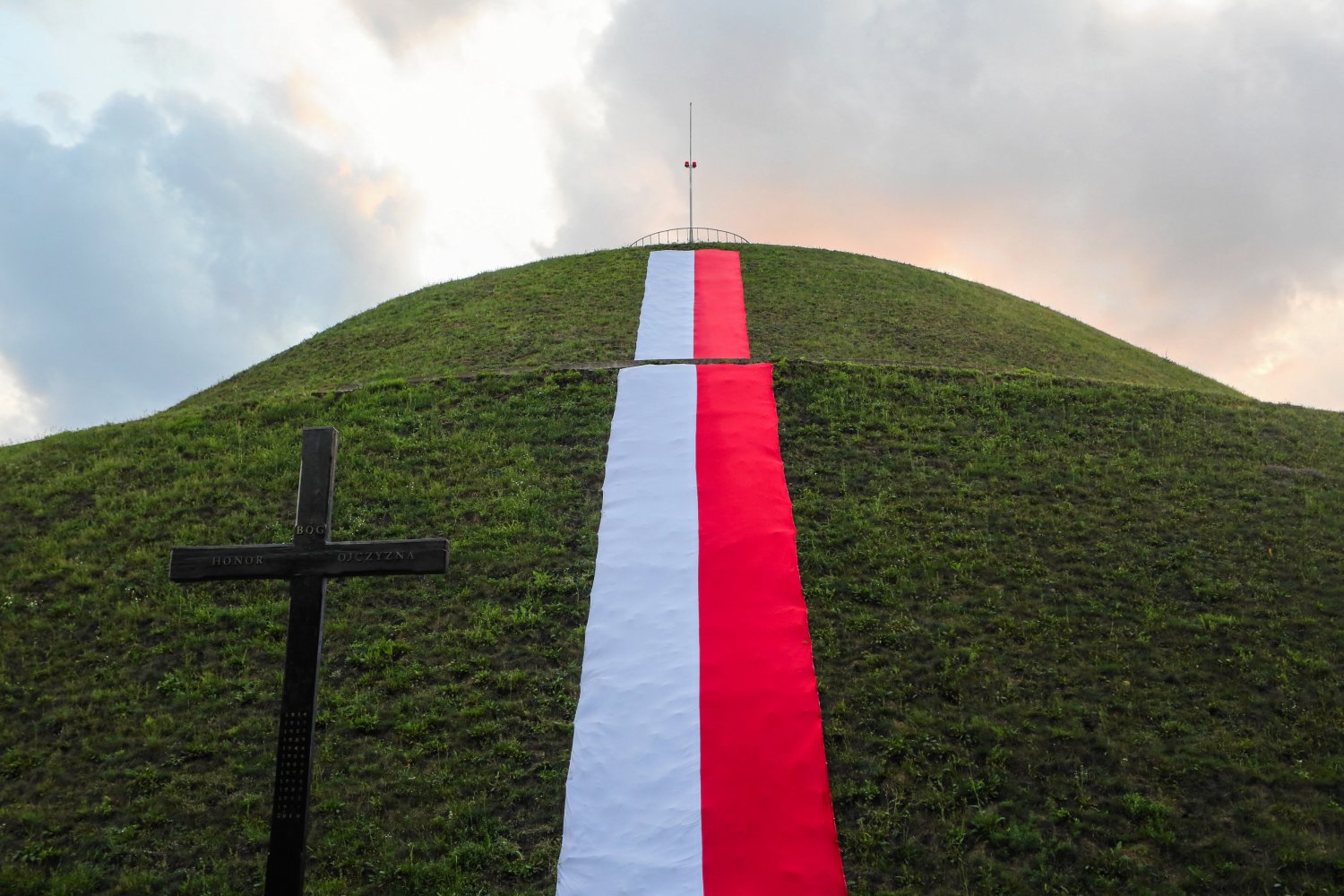 Mam 31 lat i przykro mi, że żyję i marnuję lata młodego życia w Polsce PiS. Wczoraj się upewniłem