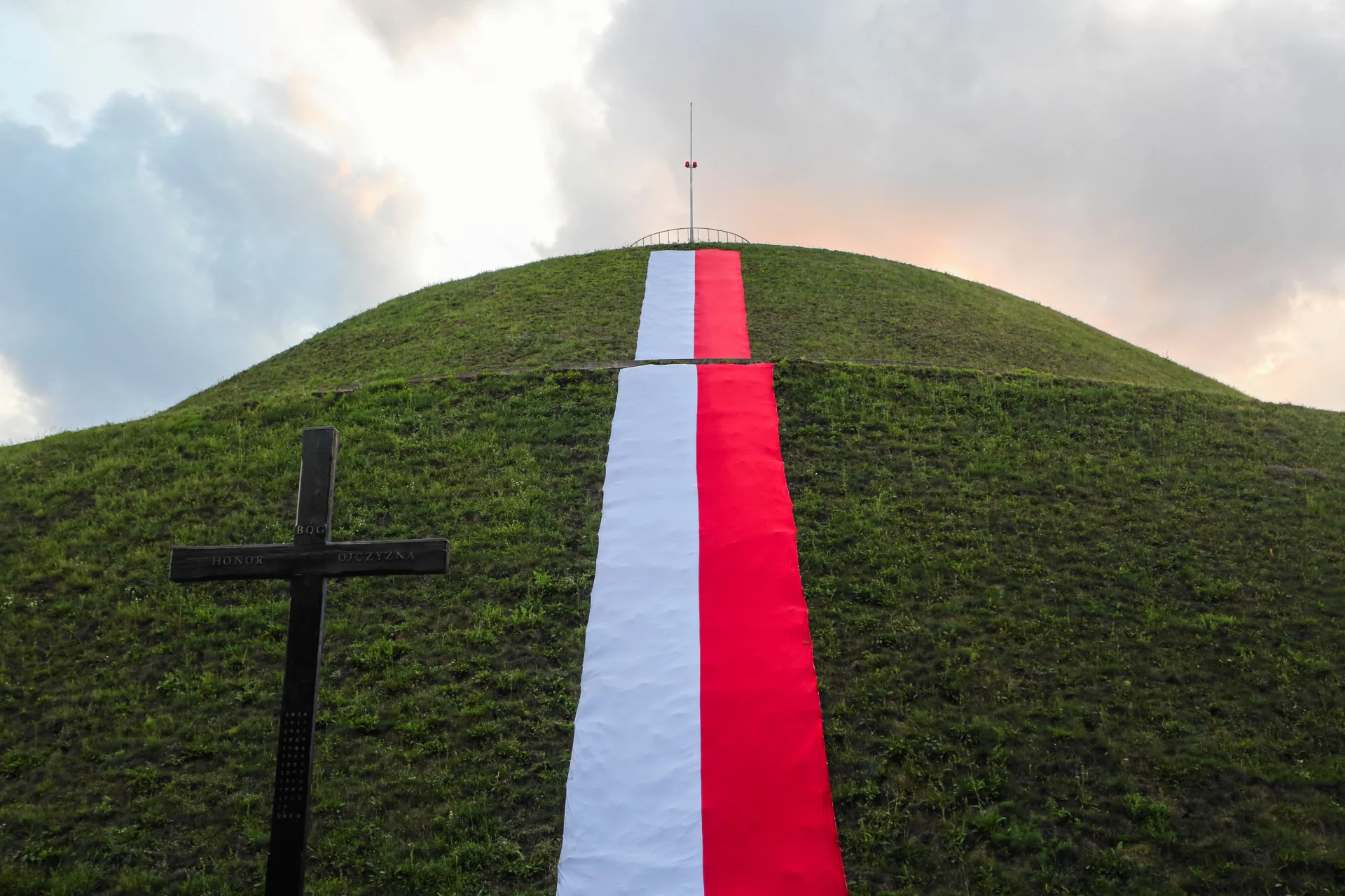 Mam 31 lat i przykro mi, że żyję i marnuję lata młodego życia w Polsce PiS. Wczoraj się upewniłem