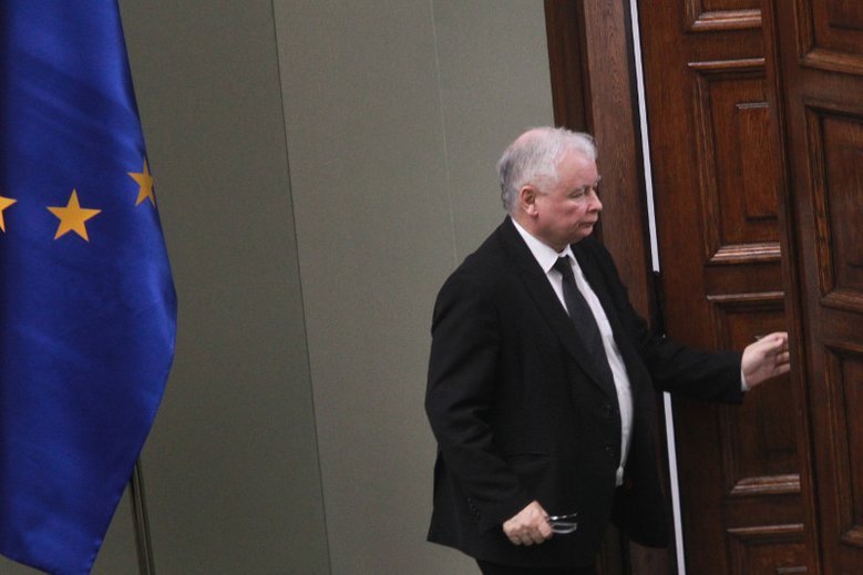 Według najnowszego sondażu Estymatora, PiS nie miałoby już większości w Sejmie i żeby rządzić potrzebowałoby koalicjanta.